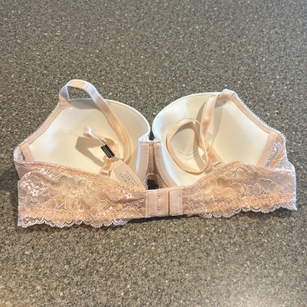 New Victorias secret lace bra - Picture 3 of 3